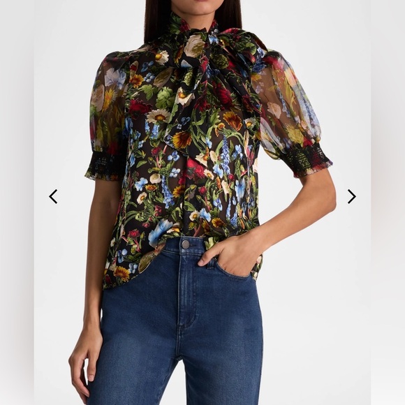Alice + Olivia
Brentley Floral Puff-Sleeve Blouse. XL. NWT - Picture 5 of 13